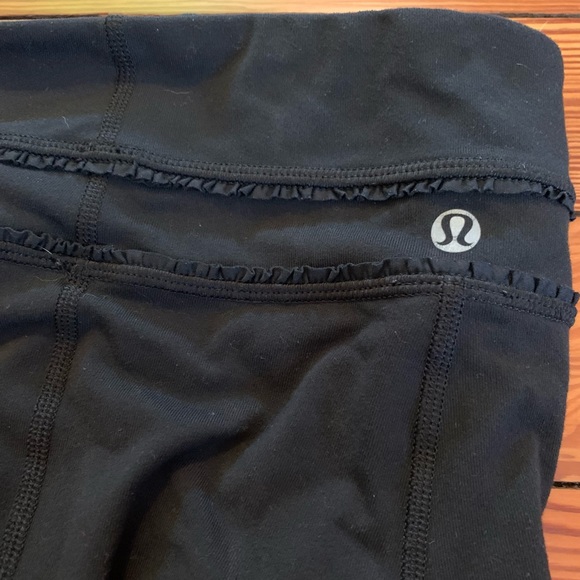 Black lululemon size 8 pants - Picture 2 of 4